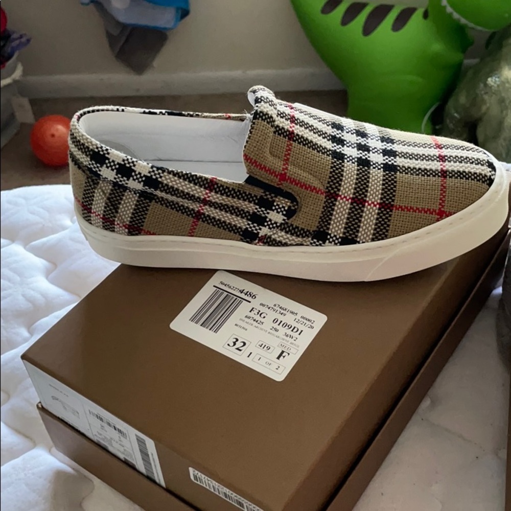 Shoes - Picture 4 of 5
